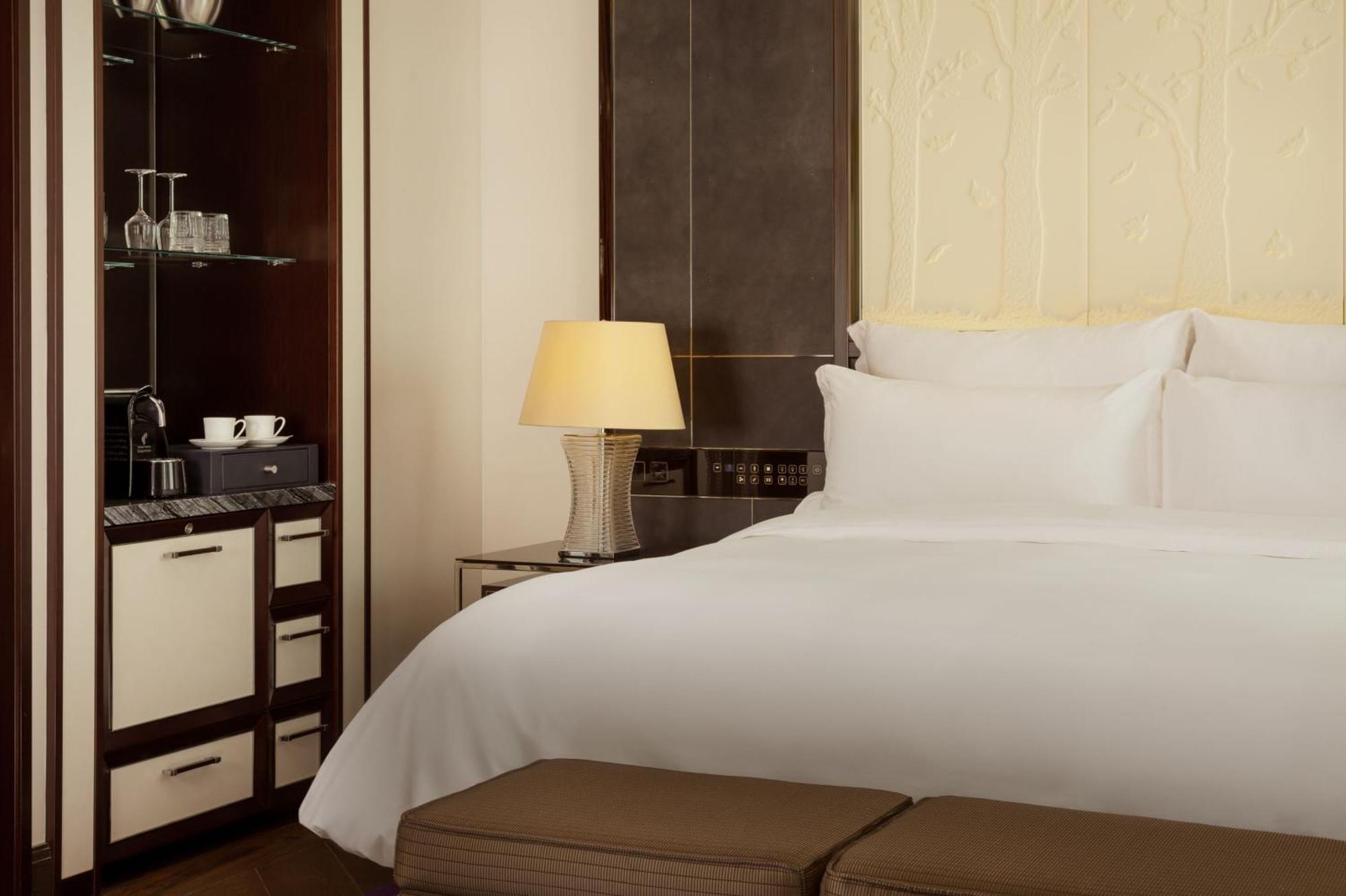 The Ritz-Carlton, Astana Hotell Exteriör bild