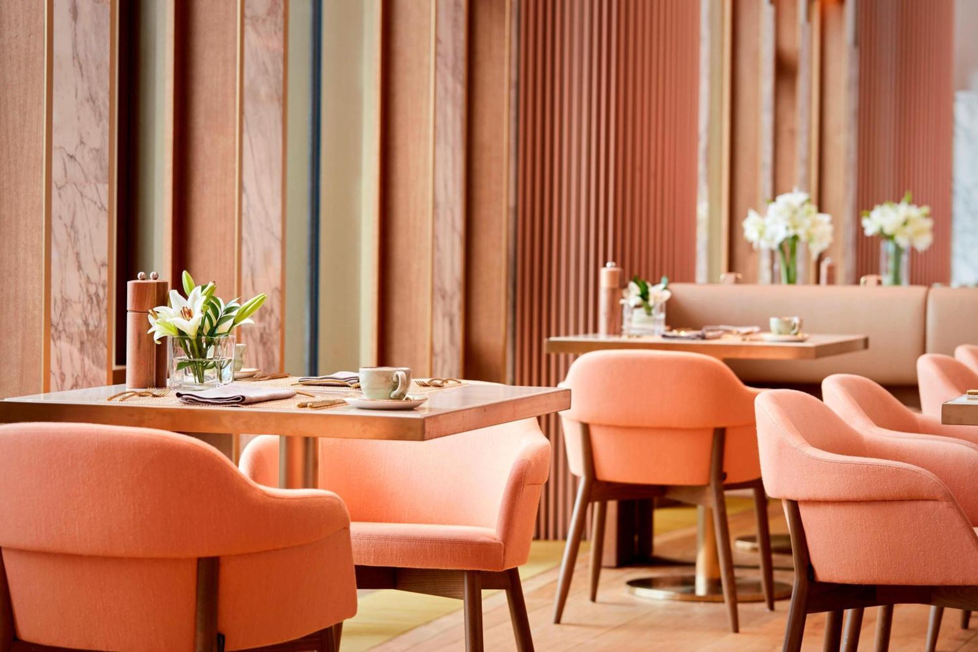 The Ritz-Carlton, Astana Hotell Exteriör bild